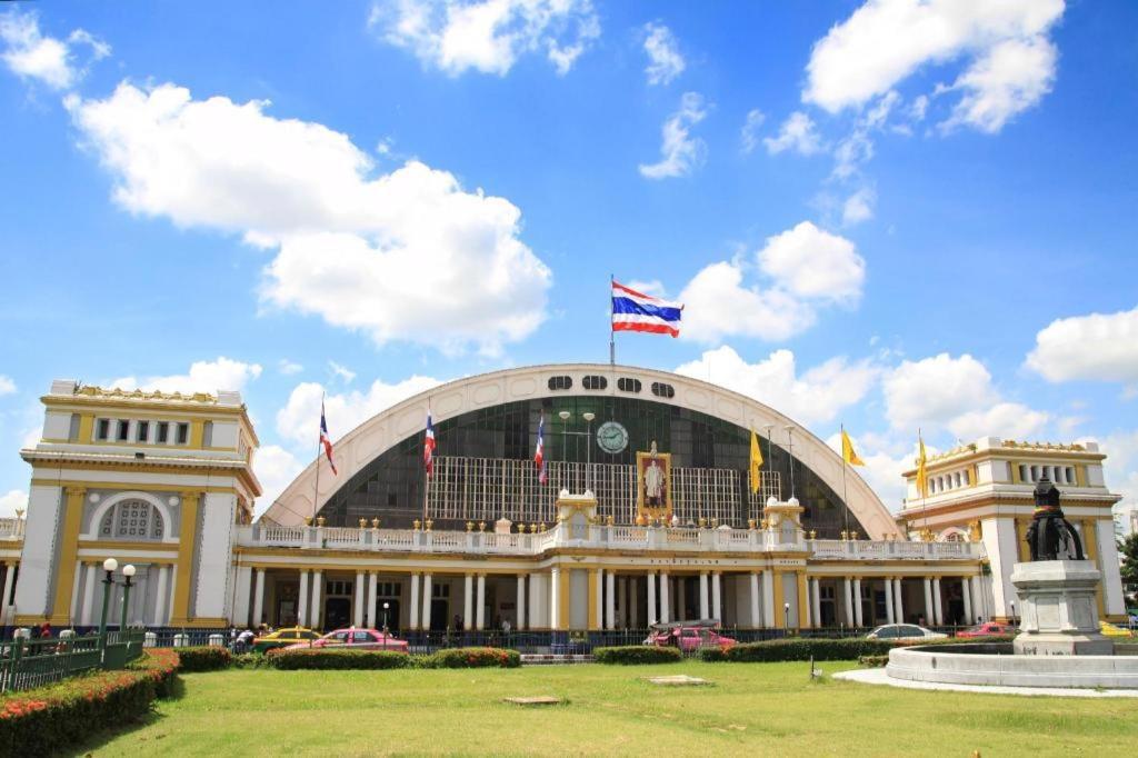 Assembly Hostel Bangkok Exterior foto
